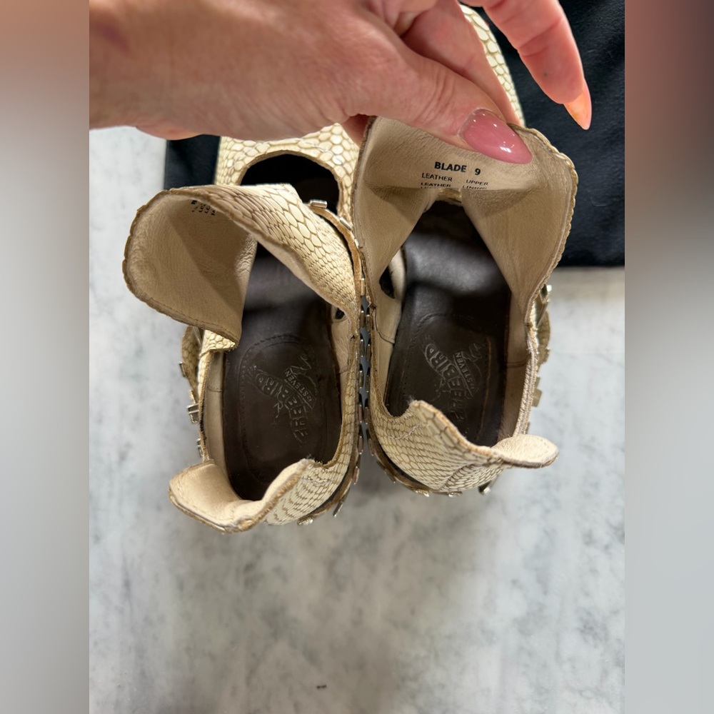 Freebird Blade Western Booties Cream Embossed Leather Size 9 - Picture 9 of 9